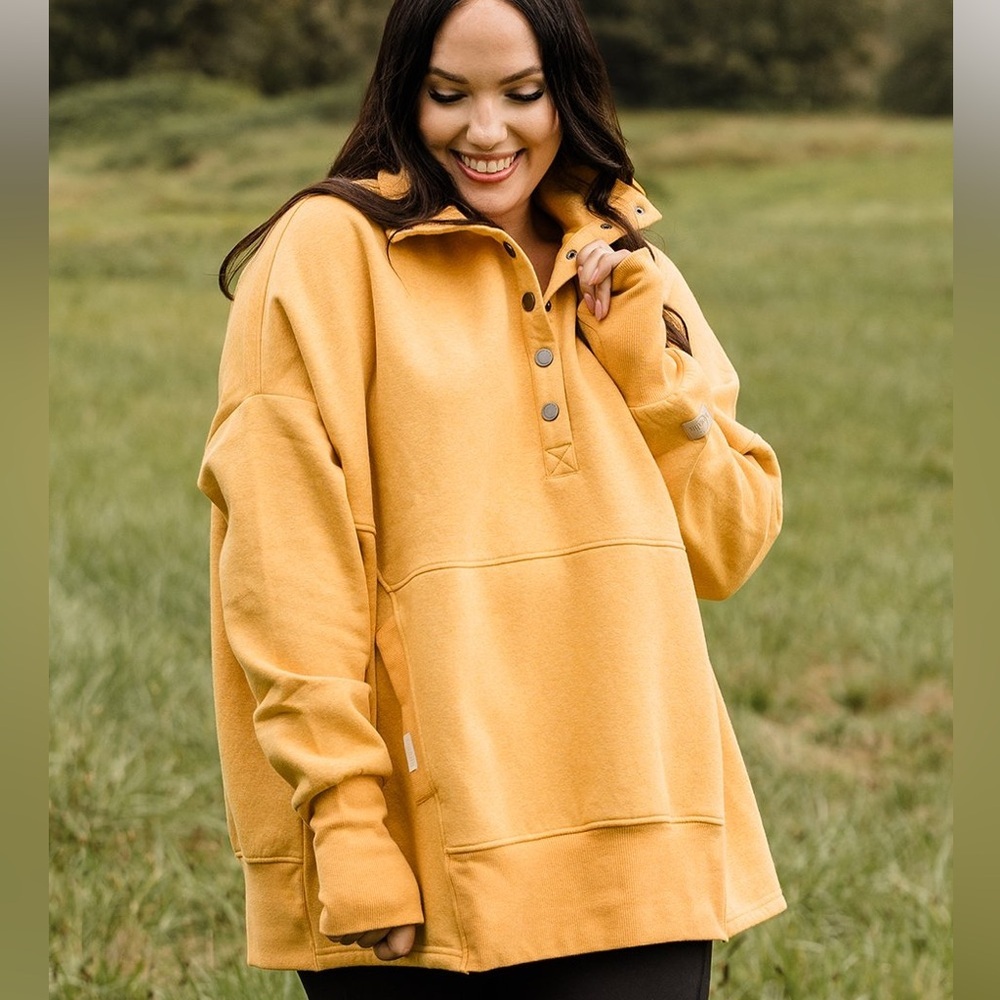 Lunalia Dreamlight Mockneck Sweatshirt Silver Icing Exclusive sz Lg EUC Mustard